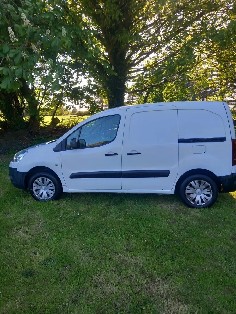 Citreon berlingo 20151.6 Disel new cvrt - Image 3