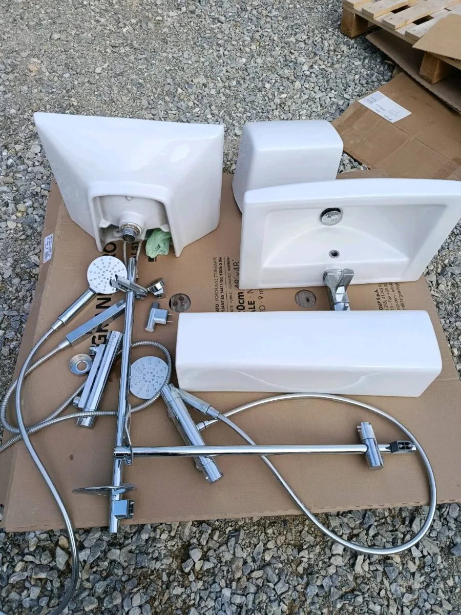 Bathroom sinks - Image 2