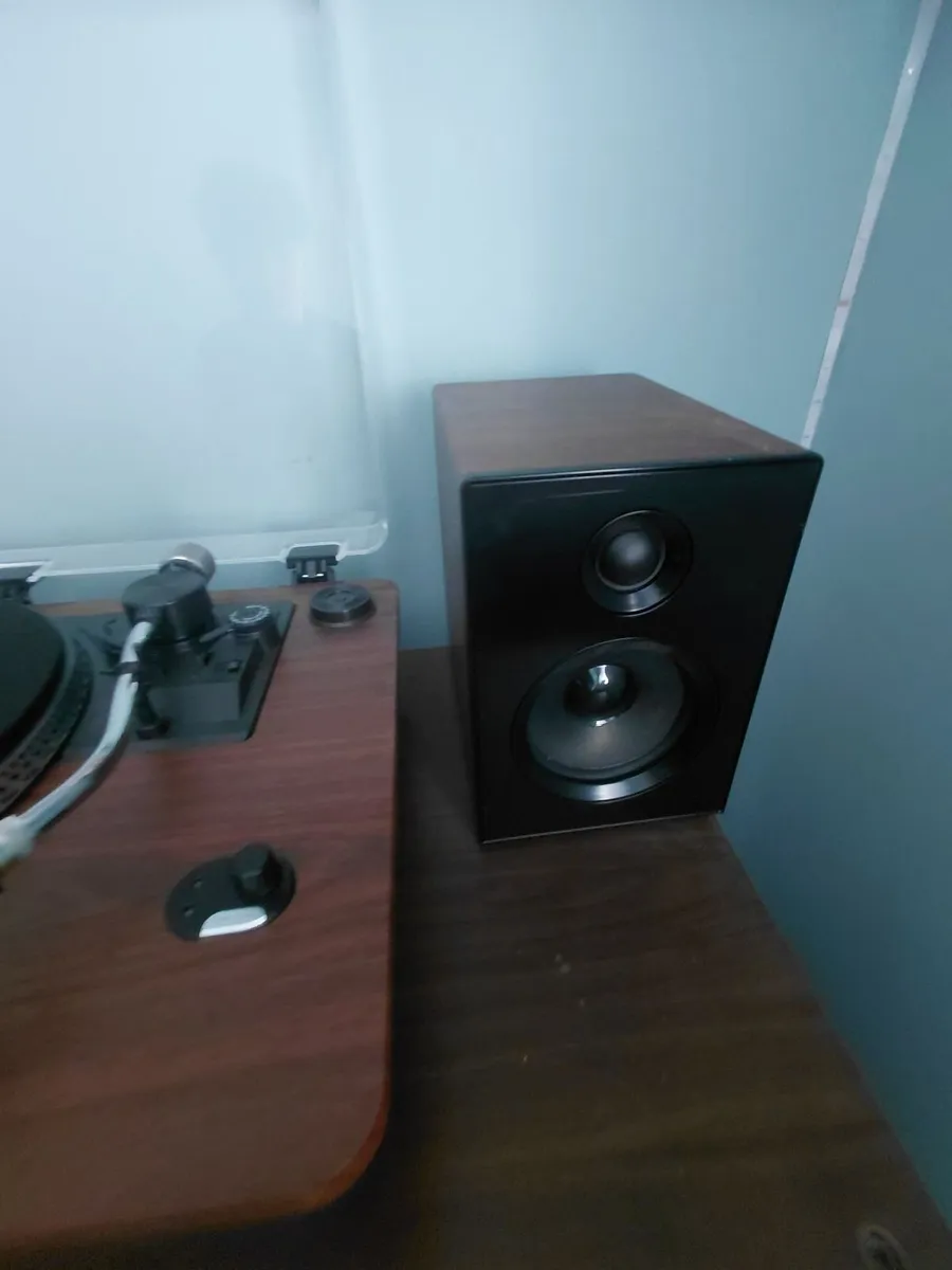 Camden 2 turntable --- record player - Image 2