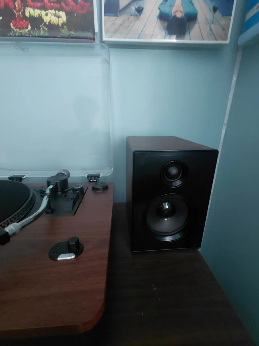 Camden 2 turntable --- record player - Image 3