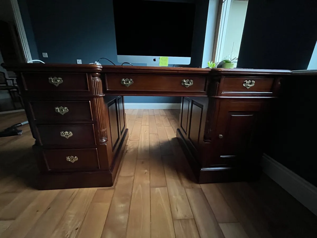 Partners Desk - Image 2