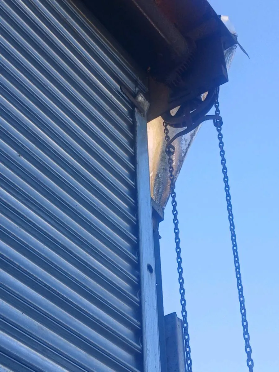 Roller door - Image 3