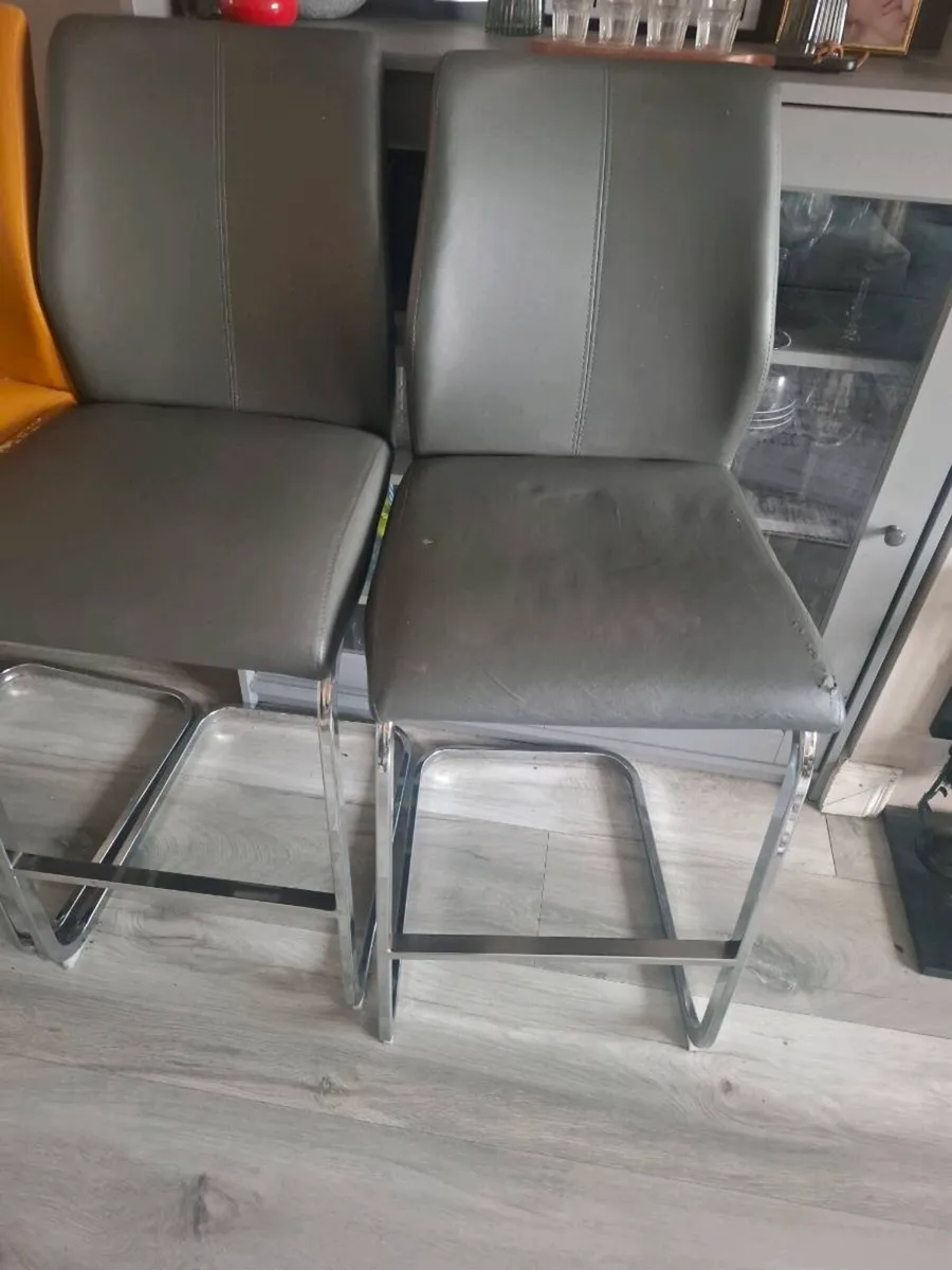 5 breakfast bar chairs - Image 3
