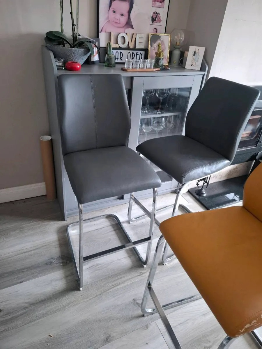 5 breakfast bar chairs - Image 4