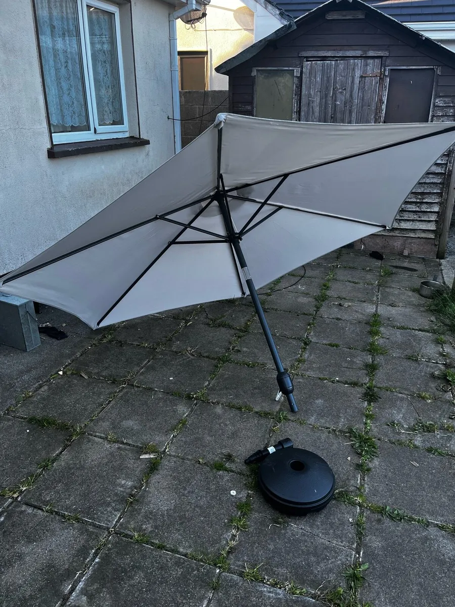 Garden parasol - Image 1