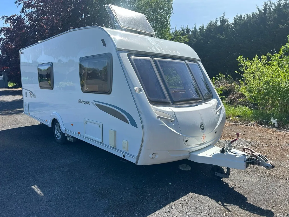 SWIFT STERLING EUROPA 520 4 BERTH - Image 2