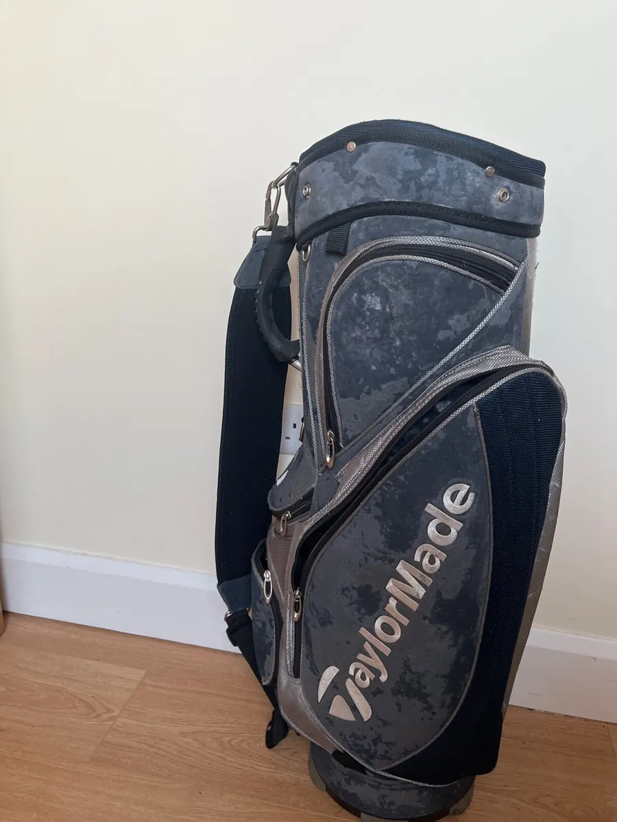 Golf bag. - Image 1