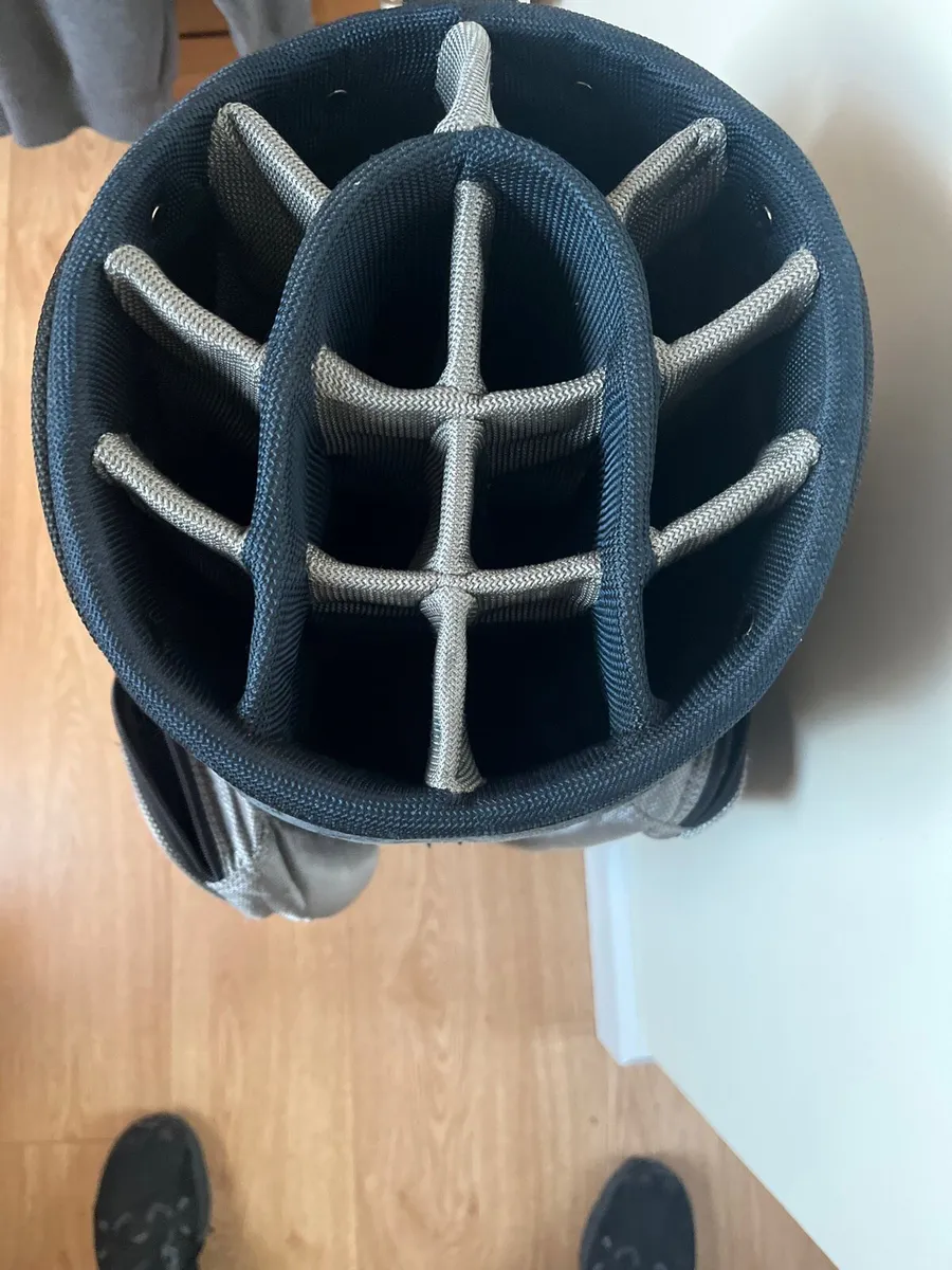 Golf bag. - Image 2