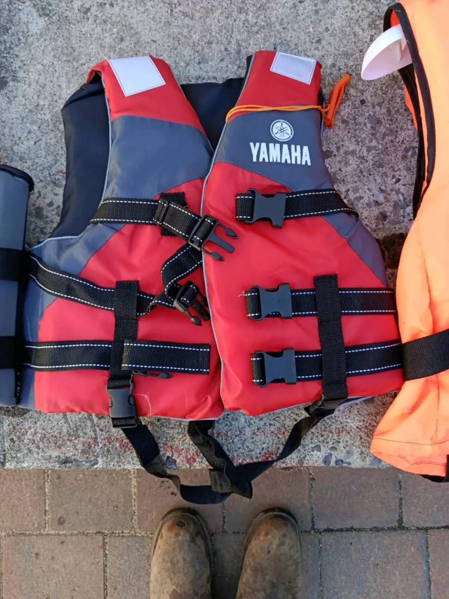 Life jackets - Image 3