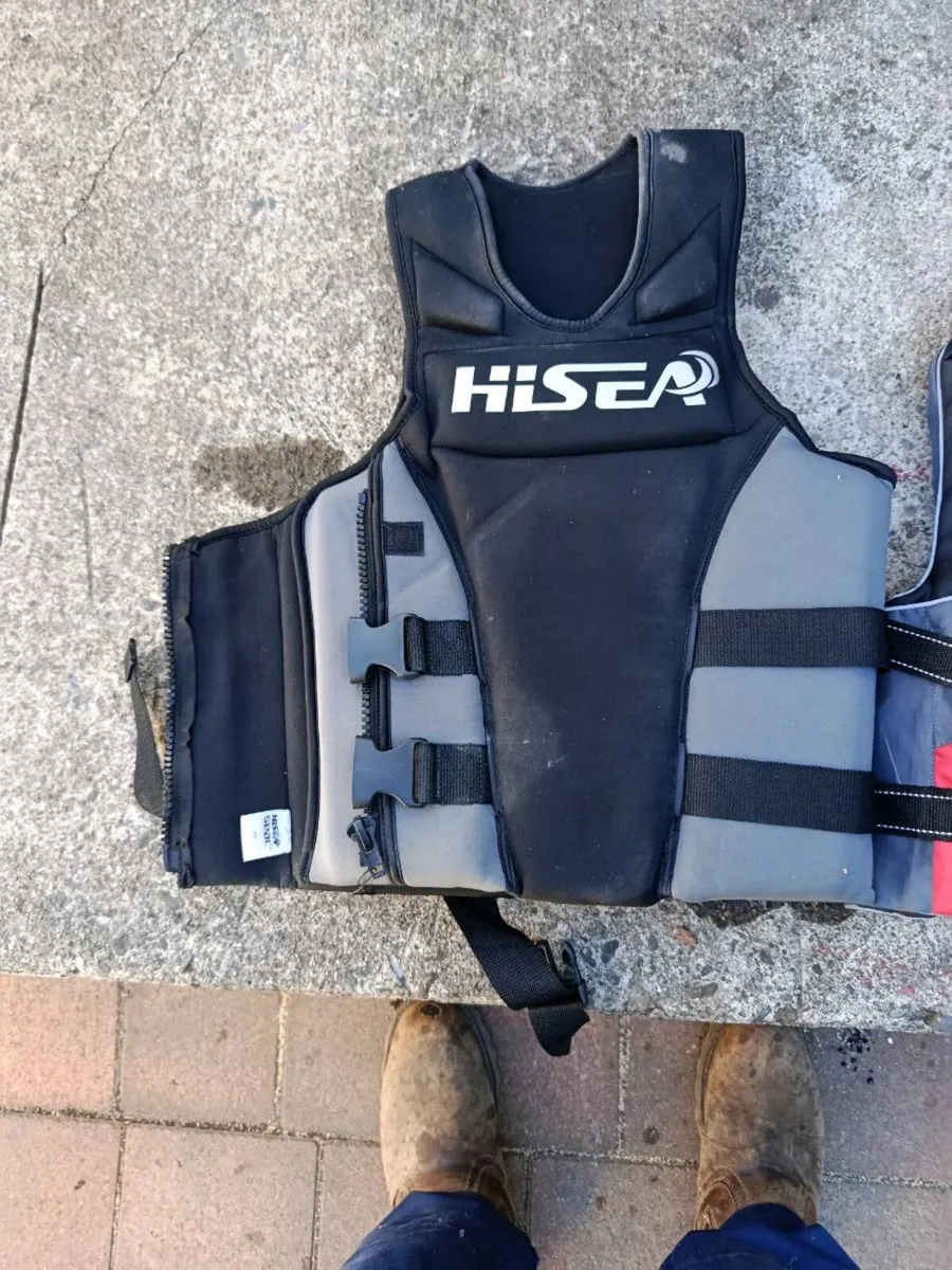 Life jackets - Image 4
