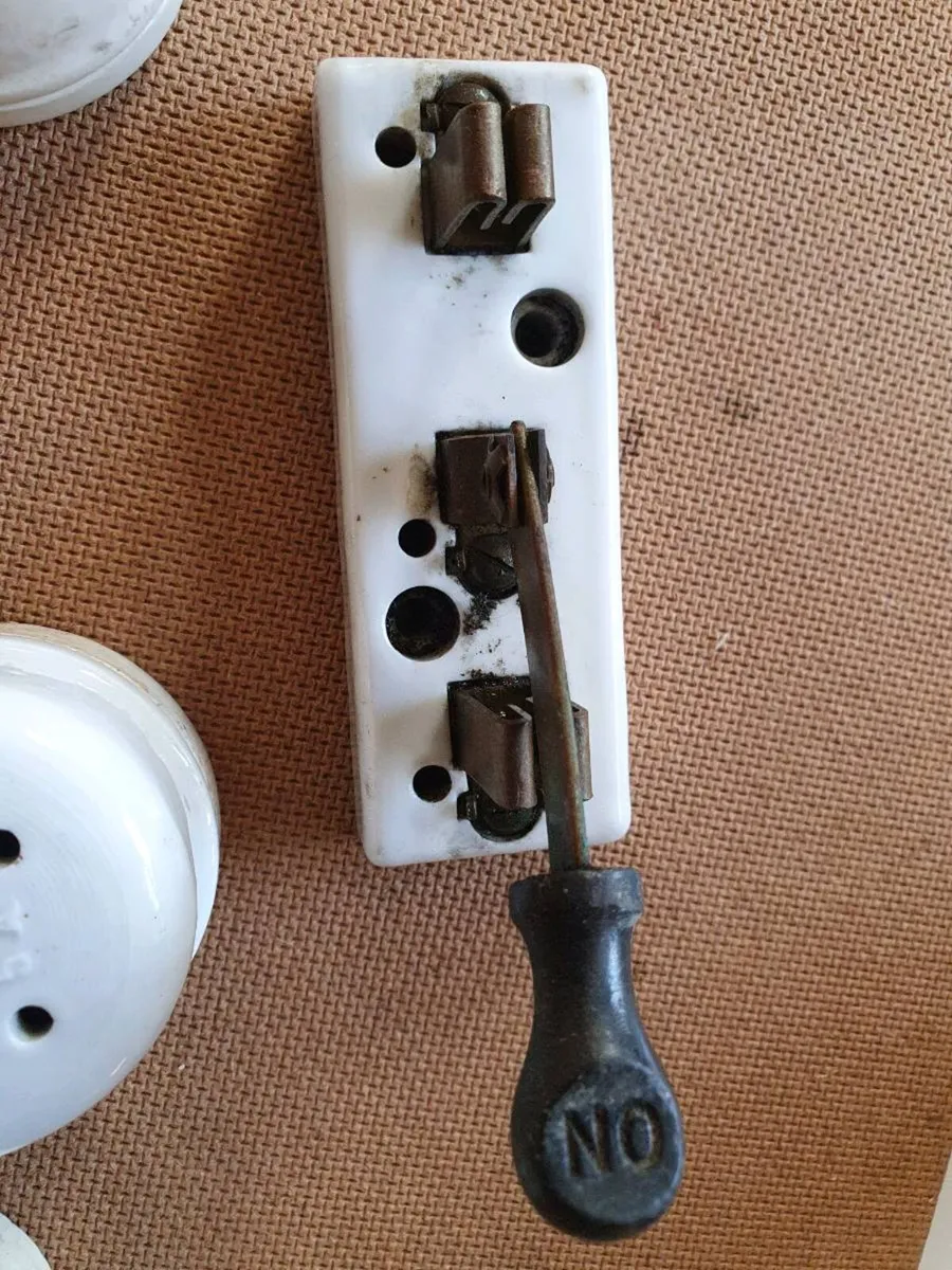 Vintage  brass light  switches - Image 4