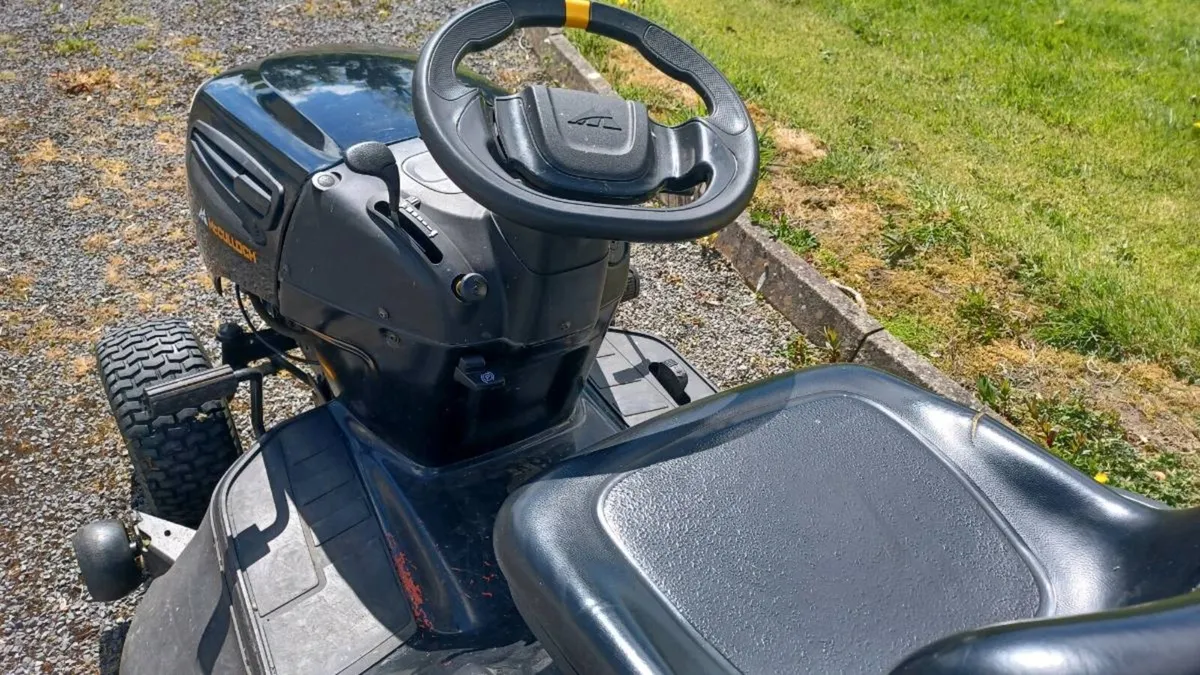 Ride on Lawnmower - Image 4