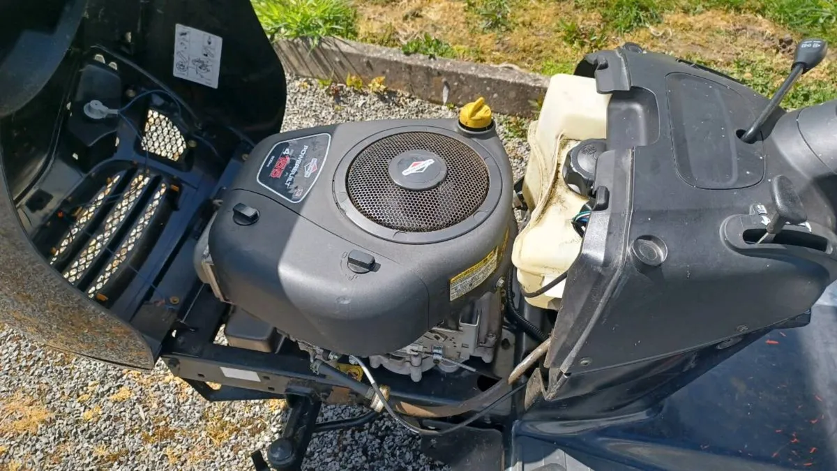 Ride on Lawnmower - Image 2