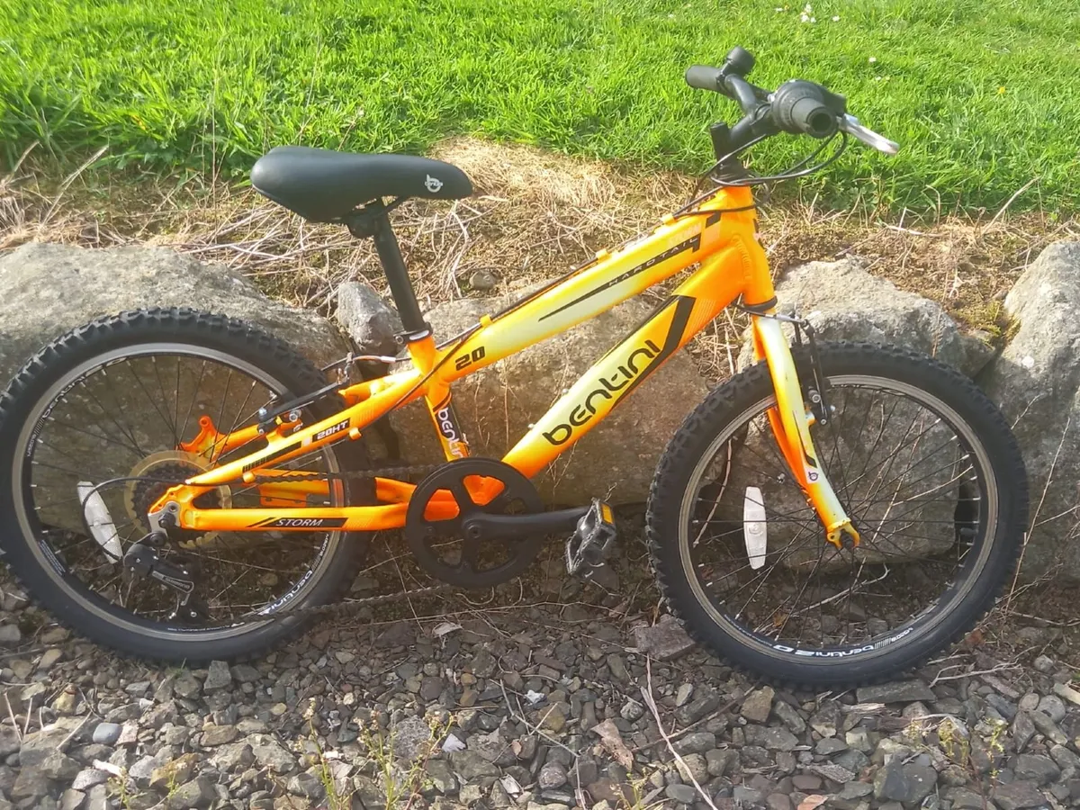 Childrens Bike suitable for 8-10 years old. - Image 1