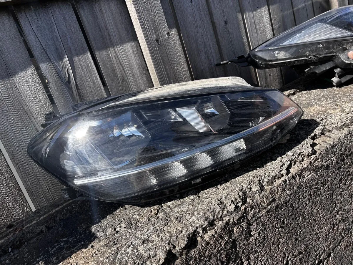 Golf 7.5 headlight pair - Image 1