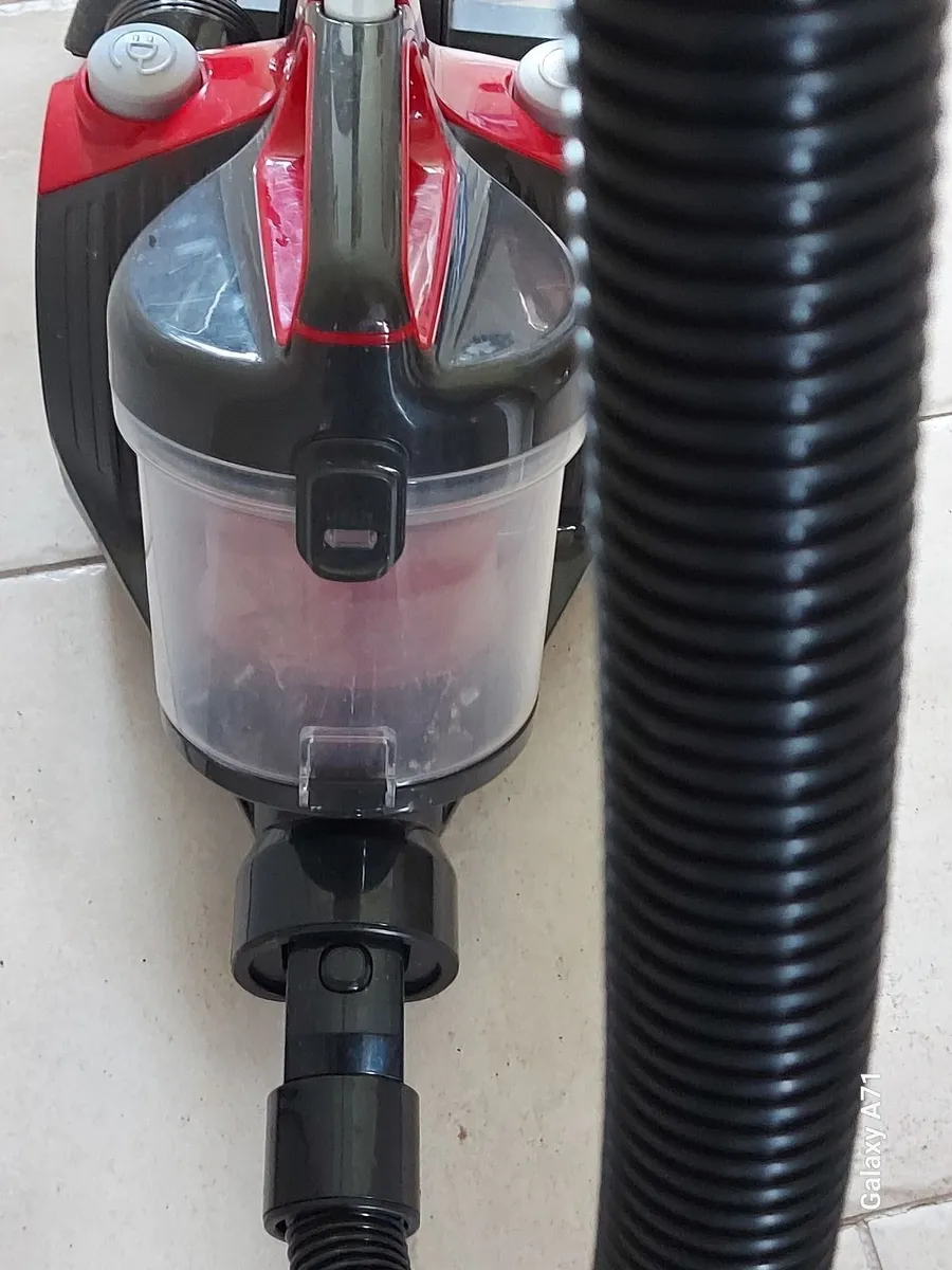 Essentials Vacuum Cleaner Model C700VC18, in excel - Image 2