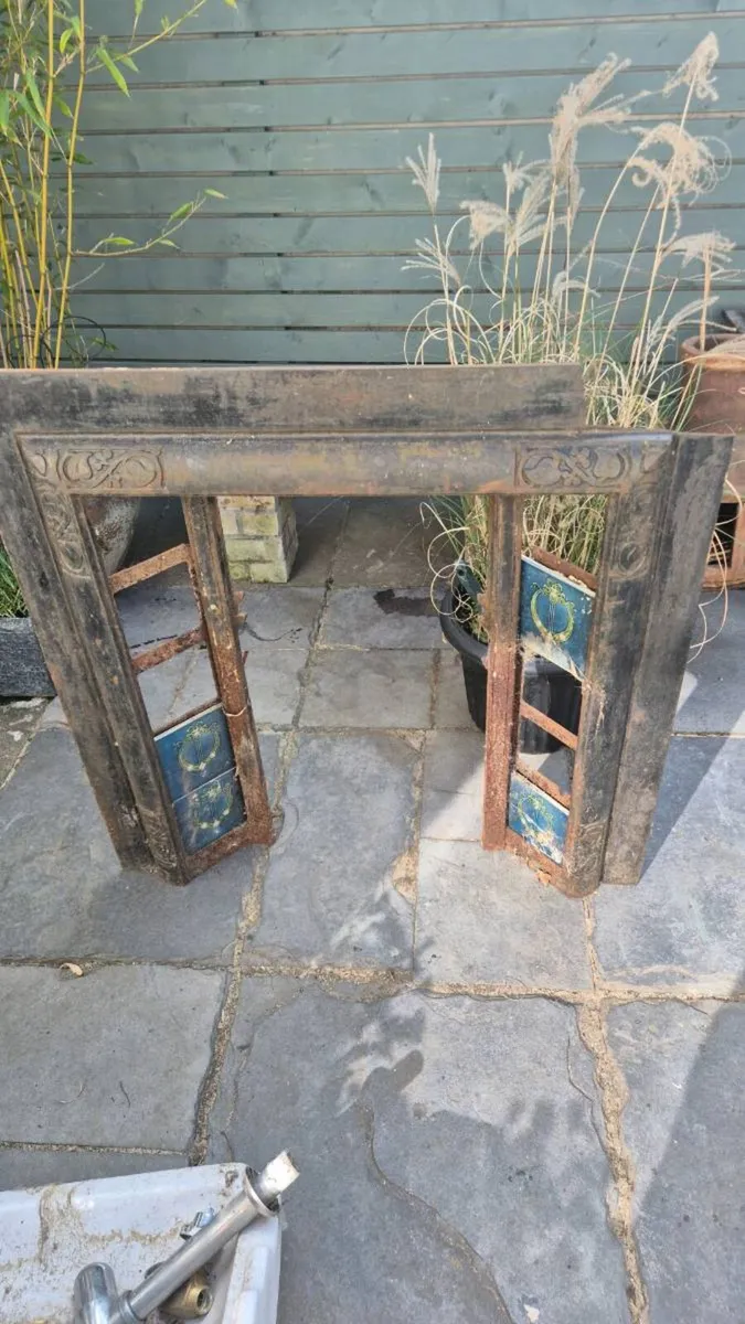 Old cast iron fire place - Image 2