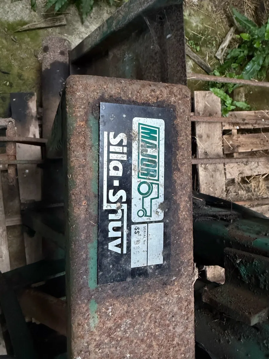 Major Sila-Shuv push off silage buckrake - Image 1