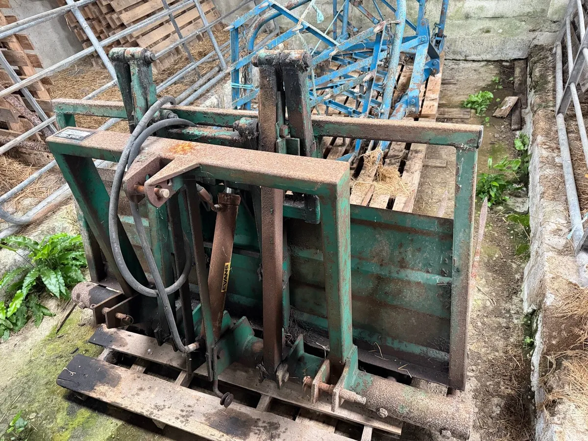 Major Sila-Shuv push off silage buckrake - Image 3