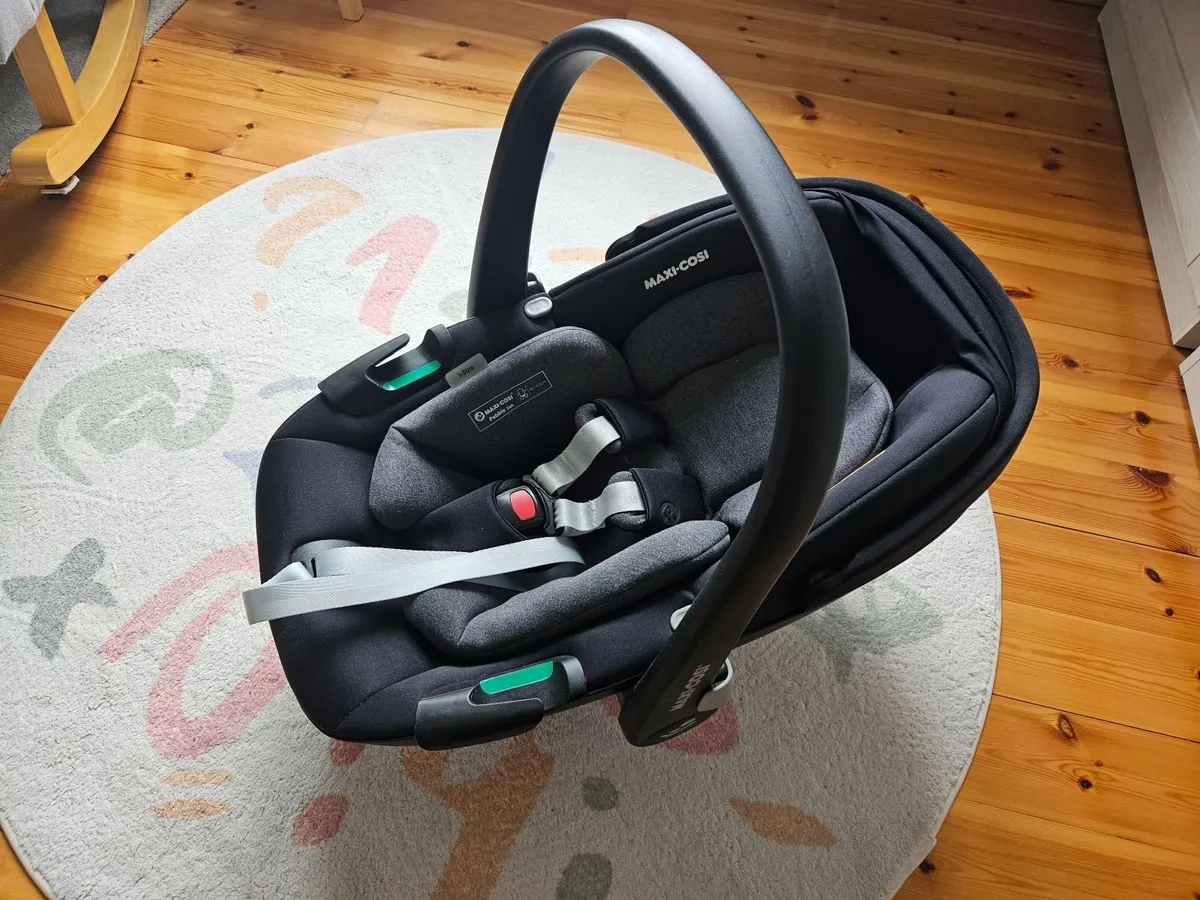 Maxi Cosi 360 Baby Seat - Image 1