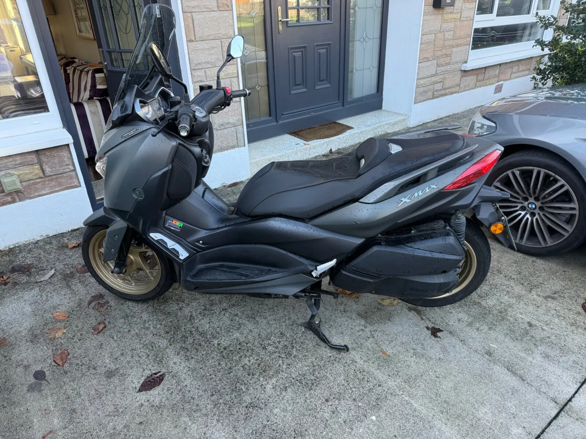 YAMAHA XMAX 300  2021 LOW KMS - Image 3