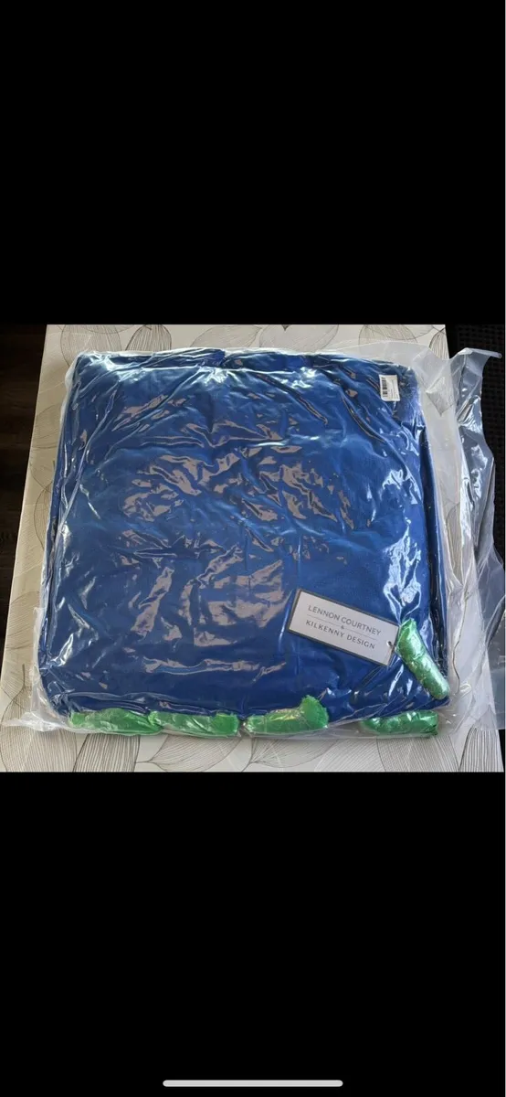 Lennon Courtney Cushions and blanket - Image 1