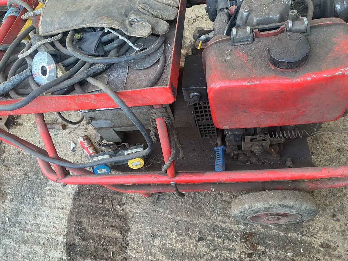 Farmyard clear out - Image 2