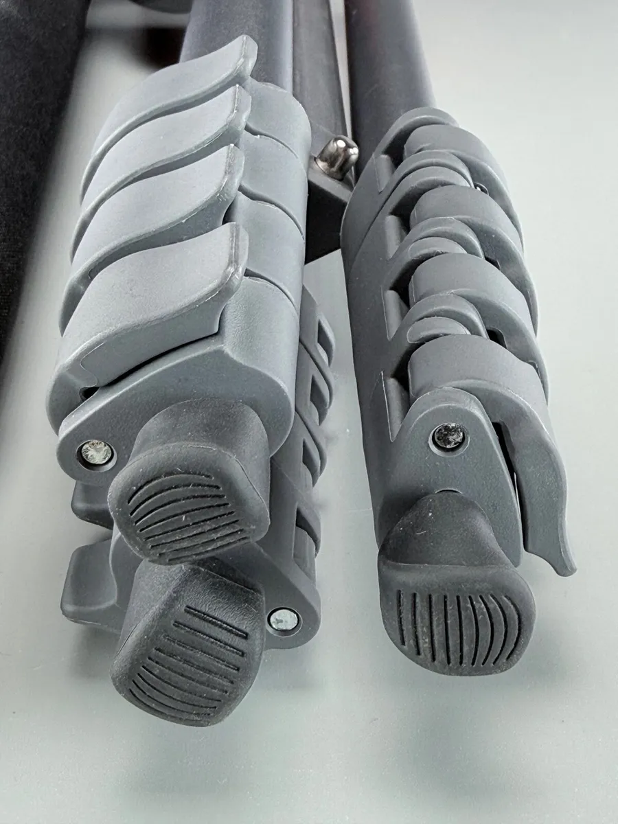 Manfrotto tripod - Image 2