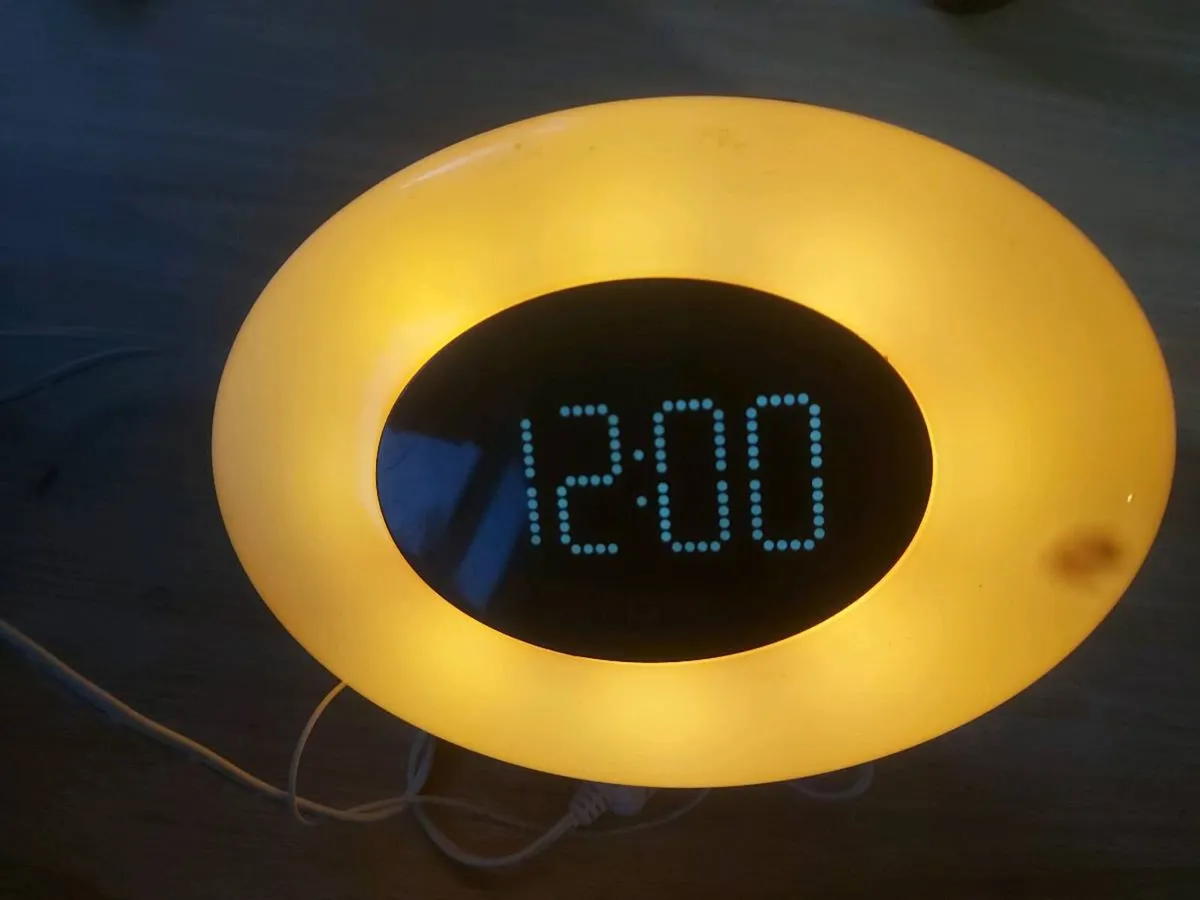 Digital alarm clock - Image 2