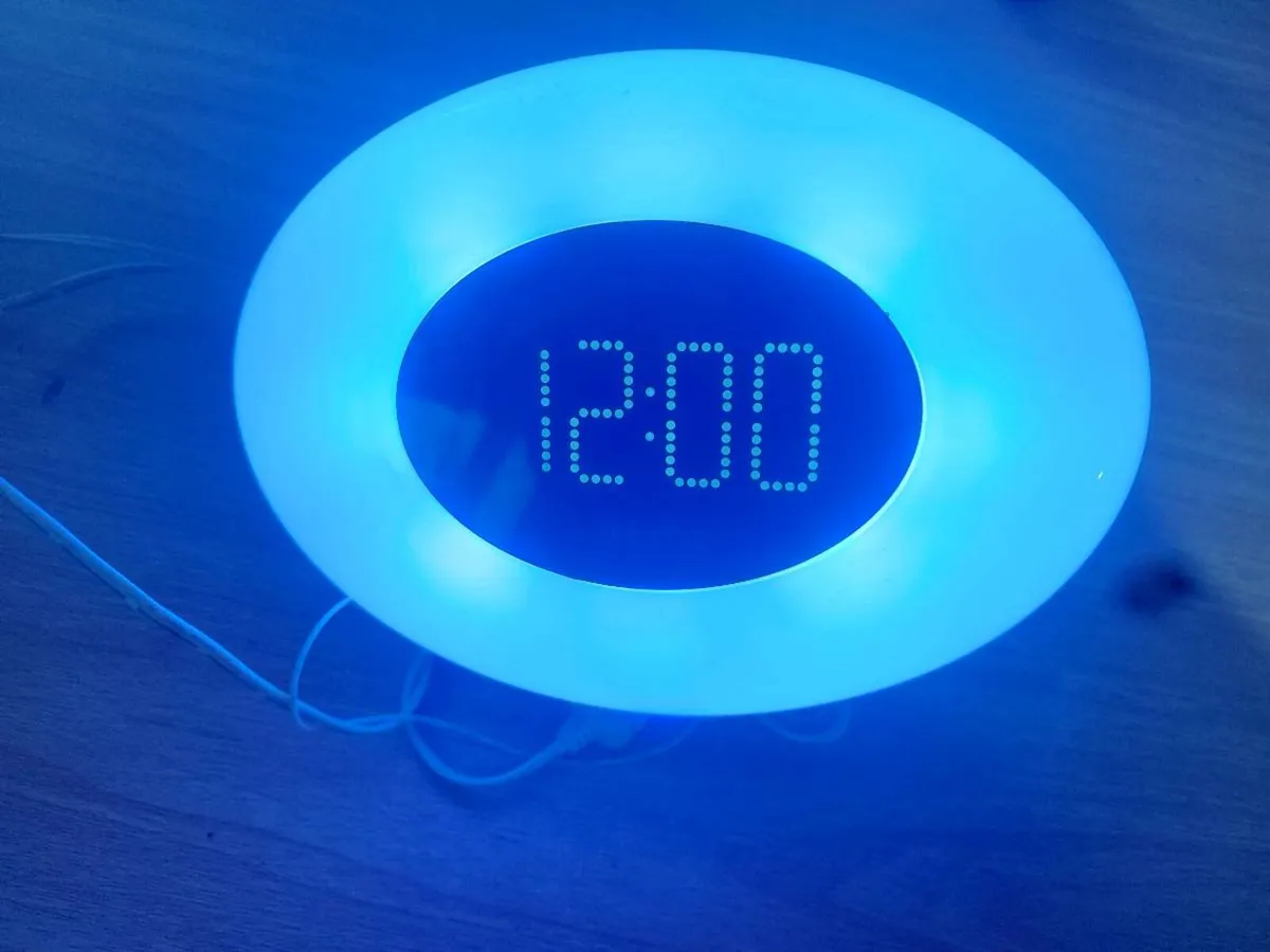 Digital alarm clock - Image 3