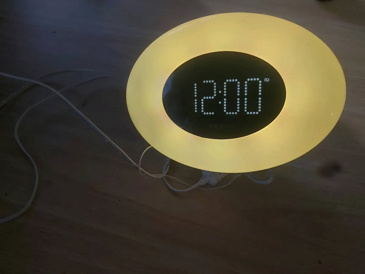 Digital alarm clock - Image 4