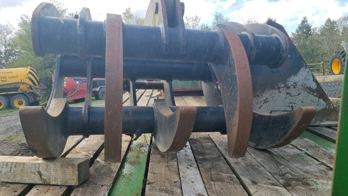 tighe demolition grab to fit 13 ton digger - Image 1