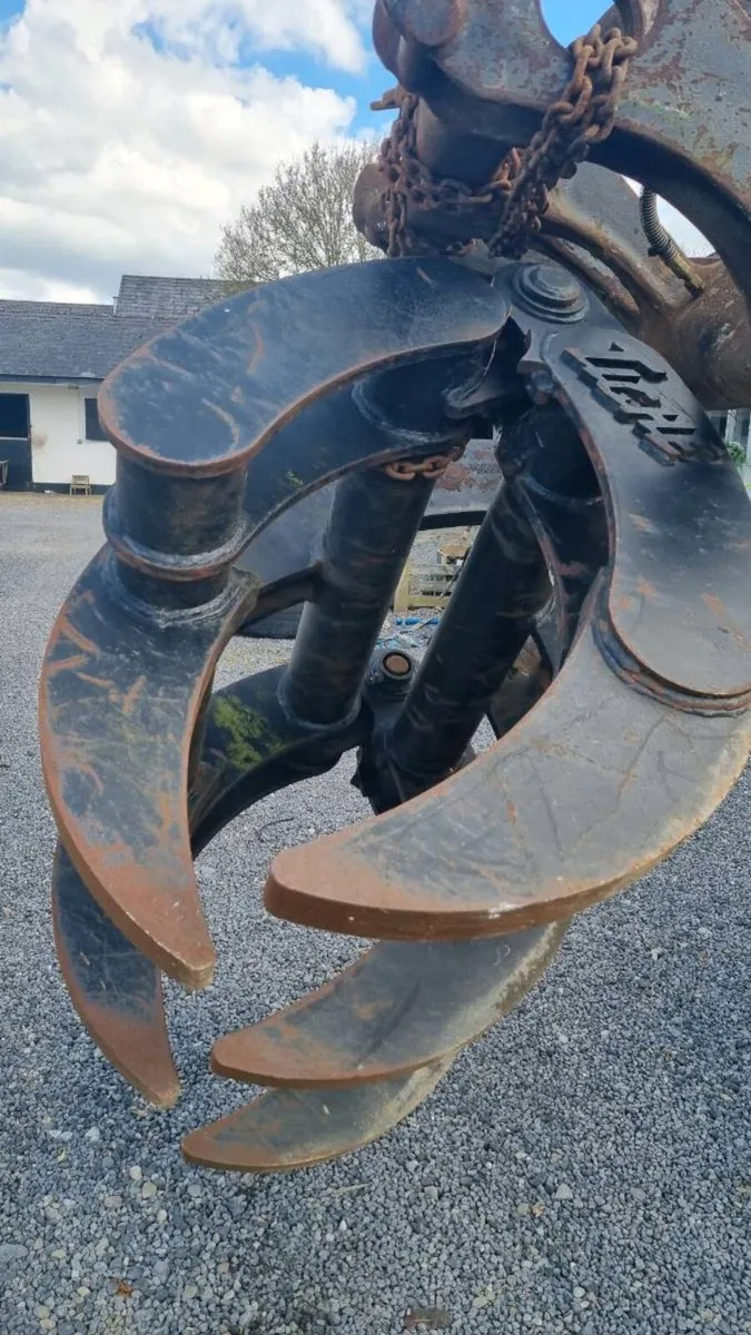 tighe demolition grab to fit 13 ton digger - Image 3