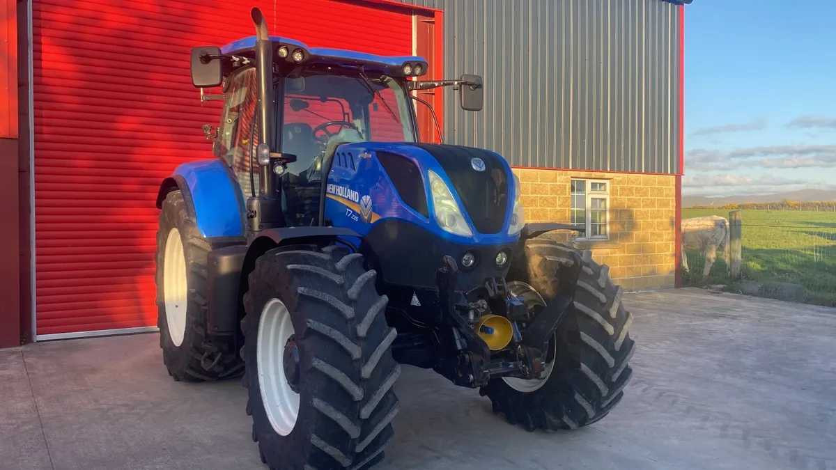 New Holland T7.225  2016 - Image 3