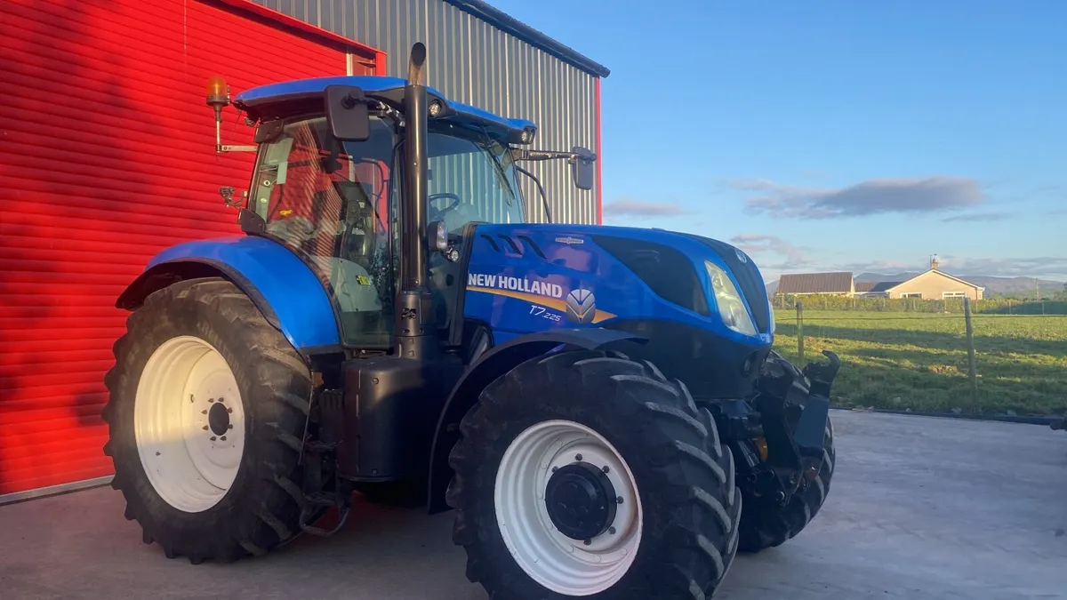 New Holland T7.225  2016 - Image 1