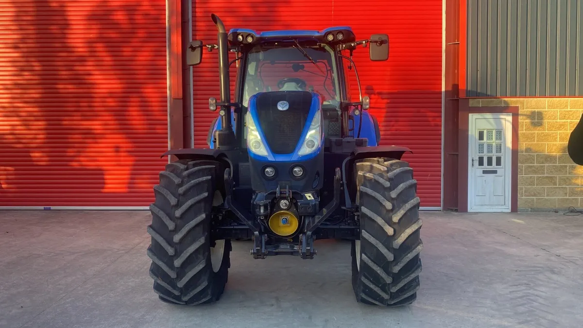 New Holland T7.225  2016 - Image 4
