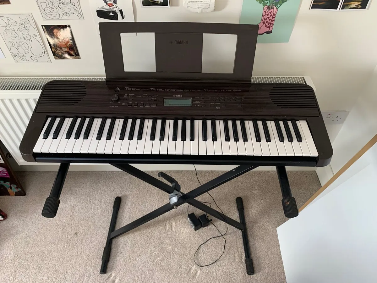 Electronic Keyboard - Image 1