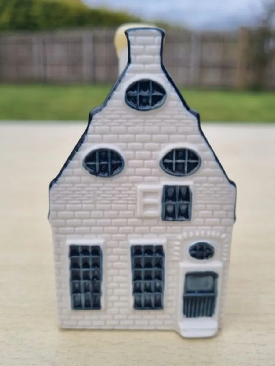 KLM miniature Dutch house, number 39 - Image 1