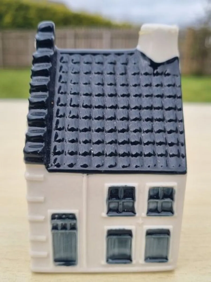 KLM Ceramic Miniature House with Delft's Blue - Image 2