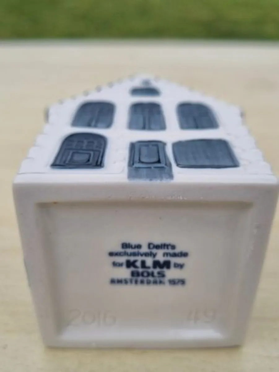 KLM Ceramic Miniature House with Delft's Blue - Image 4