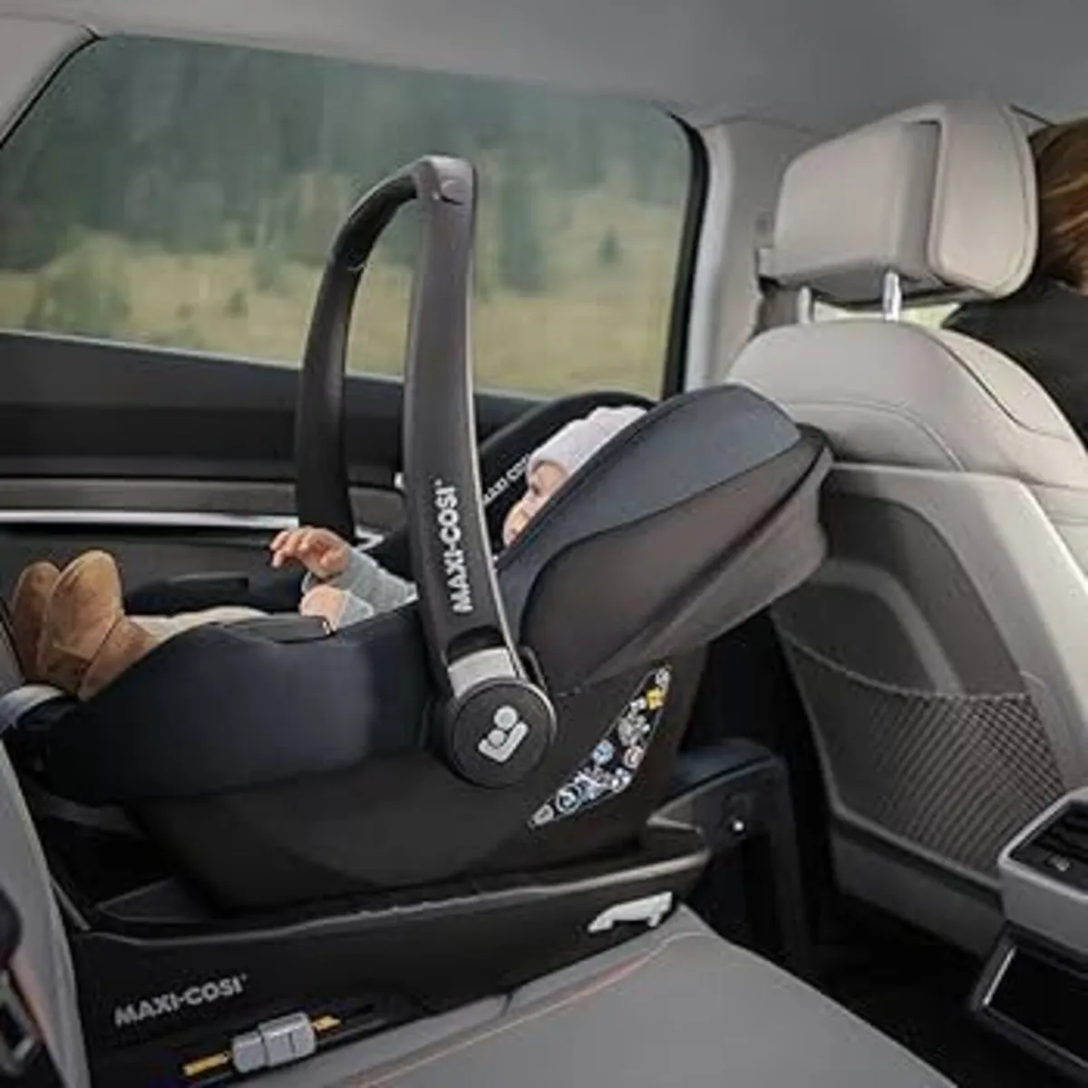 Maxi-Cosi ISOFix Baby Car Seat + Base - Image 1