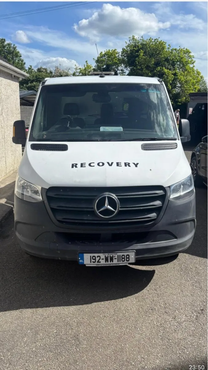 Sprinter recovery truck - Image 1