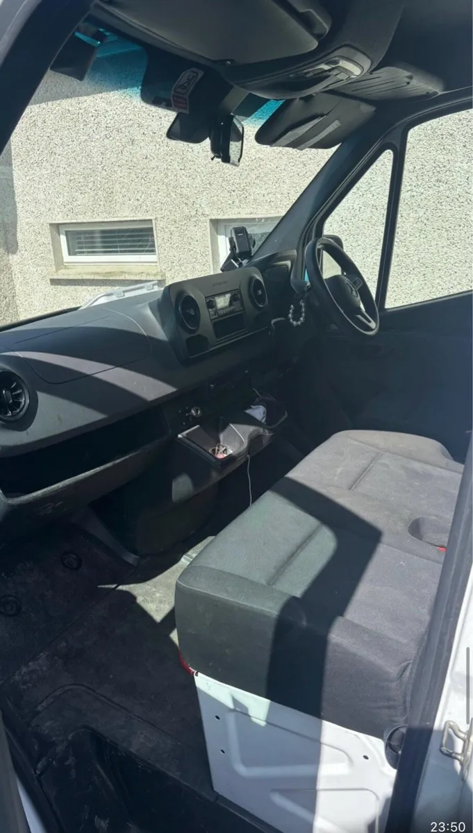 Sprinter recovery truck - Image 3