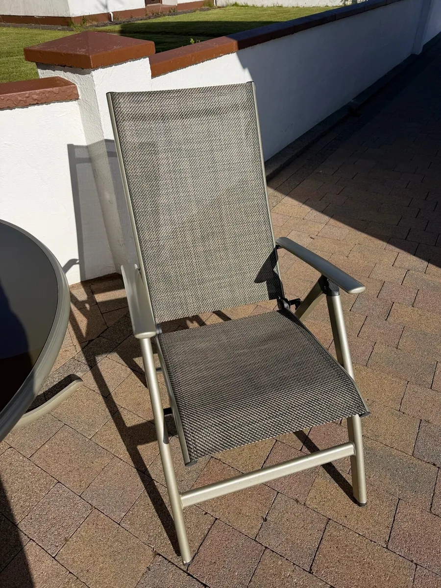 4 seater outdoor dining set - Image 4