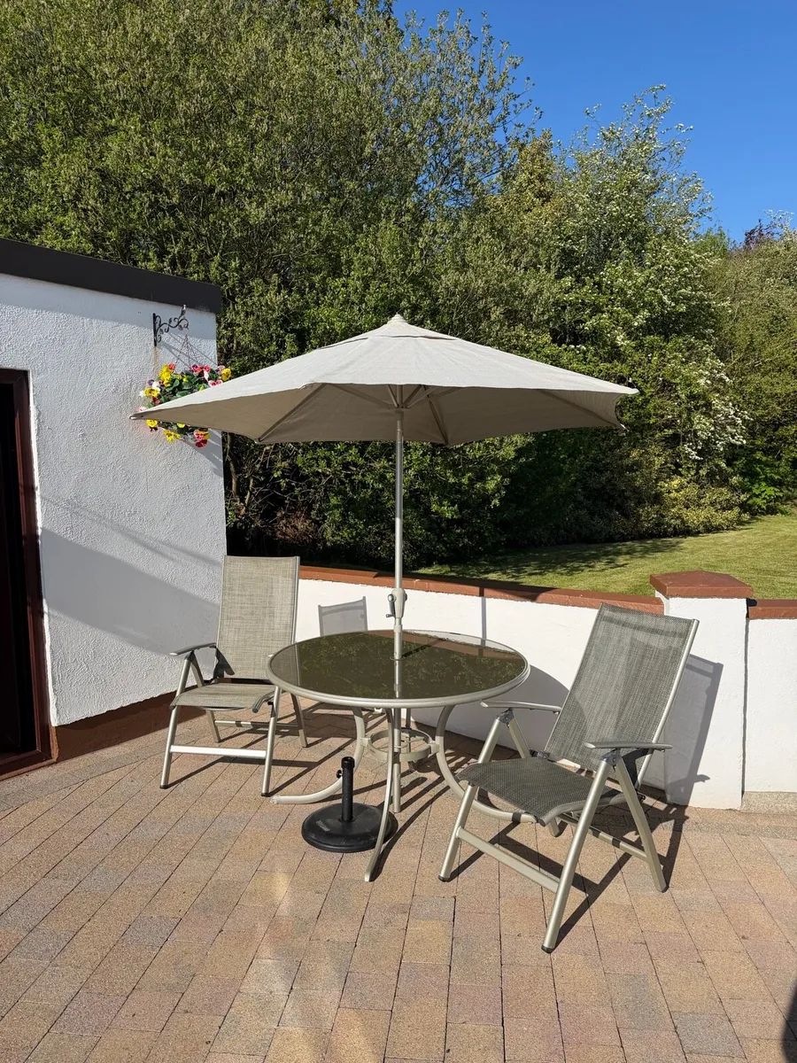 4 seater outdoor dining set - Image 1