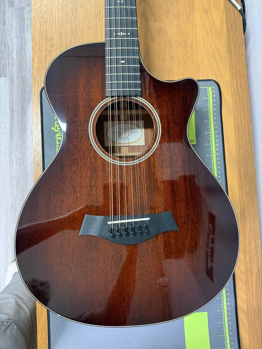 Taylor 562ce - Image 1