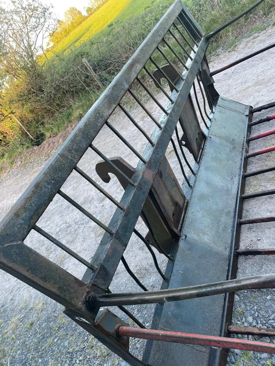 Buckrake JCB brackets - Image 3