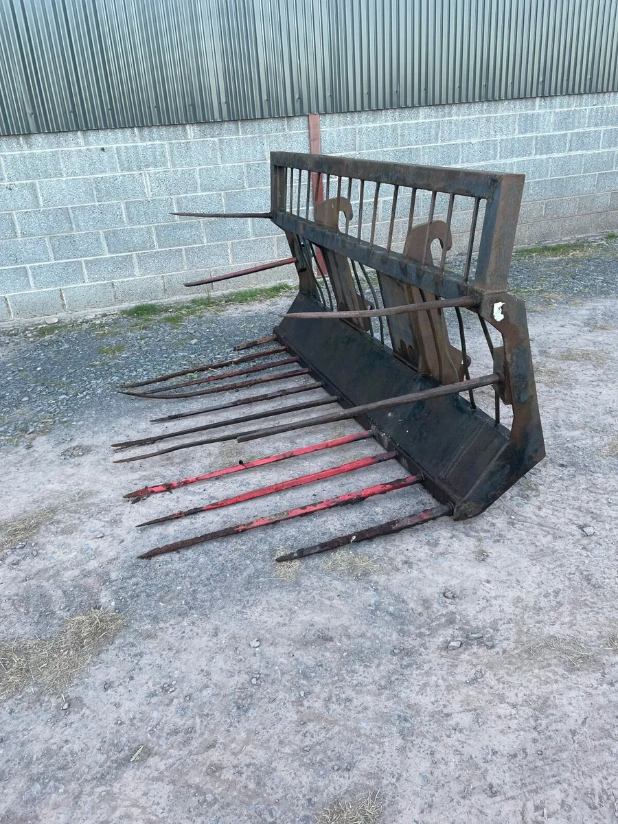 Buckrake JCB brackets - Image 4