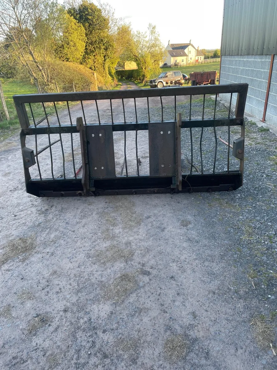 Buckrake JCB brackets - Image 2