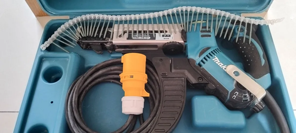 Makita 6843 Auto Feed 110v - Image 1